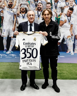 Cây sáo thần đạt cột mốc 350 trận La Liga, Florentino tặng anh áo đấu kỷ niệm