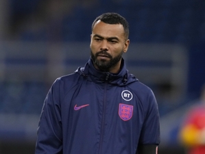 Wenger nói về Ashley Cole: Thời gian sẽ chữa lành vết thương, anh là hậu vệ trái xuất sắc nhất Ngoại hạng Anh