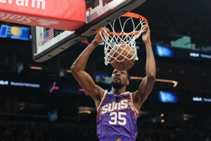 Nâng cao hiệu quả! Durant ghi được 24 điểm, 7 rebound và 6 kiến ​​​​tạo khi sút 8/19.