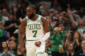 Ngày mai Celtics VS Nuggets: Jaylen Brown nghi ngờ do căng khớp cùng chậu