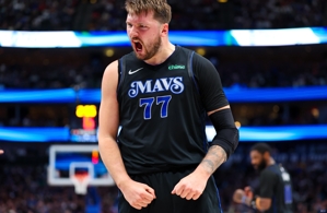 Quan chức Mavericks: Doncic có thể đấu với Pistons hôm nay, Lively sẽ vắng mặt vì lý do cá nhân