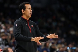 Spoelstra: Đội phải có những thay đổi khi Butler và Herro vắng mặt. Dunro thi đấu tấn công tốt.