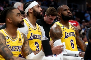 Zeng Lingxu: Hàng phòng ngự của Lakers hôm nay rất chặt chẽ.