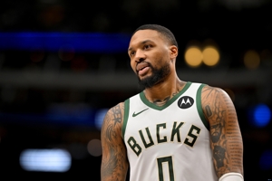 Lillard đã thực hiện hơn 200 cú ném 3 điểm trong một mùa giải lần thứ 9 trong sự nghiệp, đồng hạng với Klay ở vị trí thứ hai trong lịch sử!