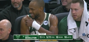 Middleton “không hài lòng” với việc Lão Li nghỉ việc đột ngột, sau đó thay thế anh để lấy triple-double rồi vui vẻ rời bỏ công việc