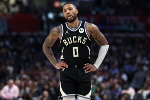 Thật tuyệt khi nằm xuống và giành chiến thắng! Lillard ghi được 11 điểm, 6 rebound và 5 kiến ​​​​tạo khi bắn 4/12.