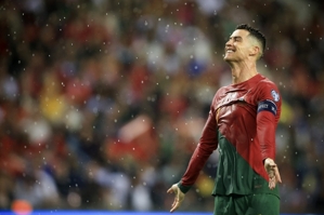 Chuyên gia: Ronaldo nhận ra đôi lúc cần phải vào sân thay người, còn ghế B mới là cầu thủ xuất sắc nhất của Bồ Đào Nha lúc này