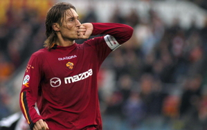 Vua sói ra đời! Vào ngày này năm 1993, Totti có trận ra mắt đội một Roma